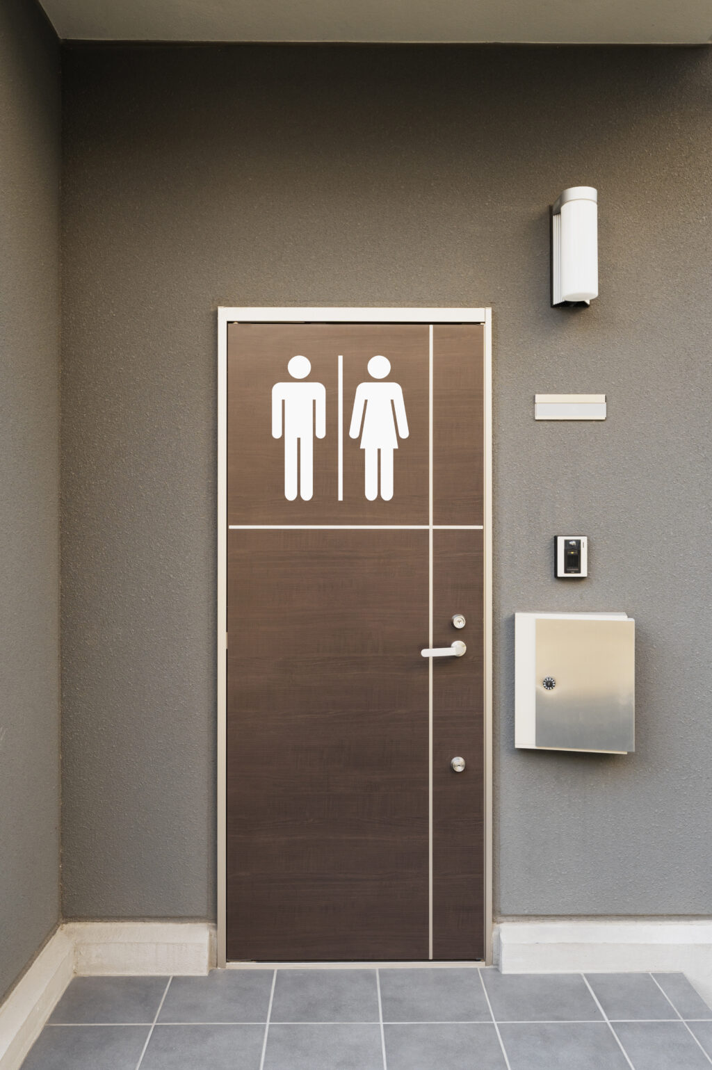 bathroom-symbols-wooden-door